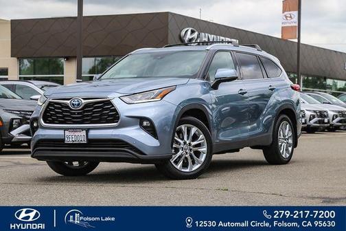 Moon Dust 2023 Toyota Highlander Hybrid Limited