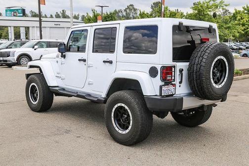 Bright White Clearcoat 2016 Jeep Wrangler Unlimited Sahara