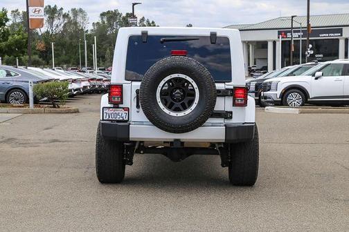 Bright White Clearcoat 2016 Jeep Wrangler Unlimited Sahara