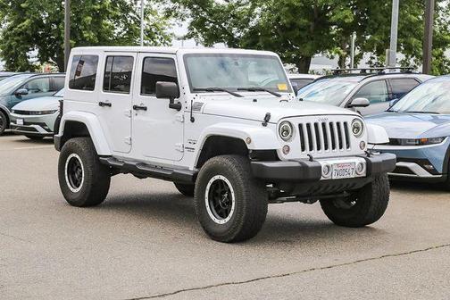 Bright White Clearcoat 2016 Jeep Wrangler Unlimited Sahara