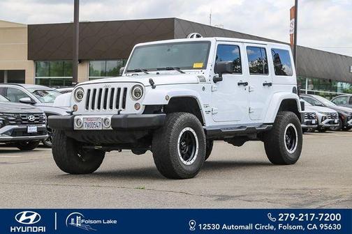 Bright White Clearcoat 2016 Jeep Wrangler Unlimited Sahara