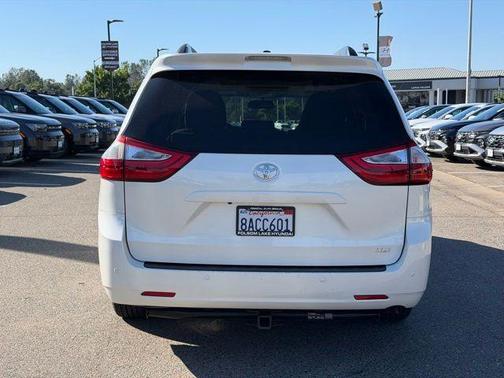 Super White 2017 Toyota Sienna XLE Premium