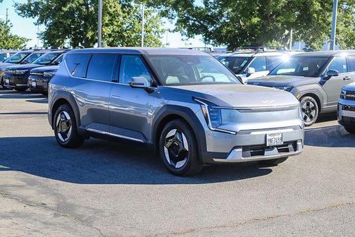 Pebble Gray 2024 Kia EV9 Light Long Range