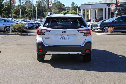 Crystal White Pearl 2025 Subaru Outback Touring XT