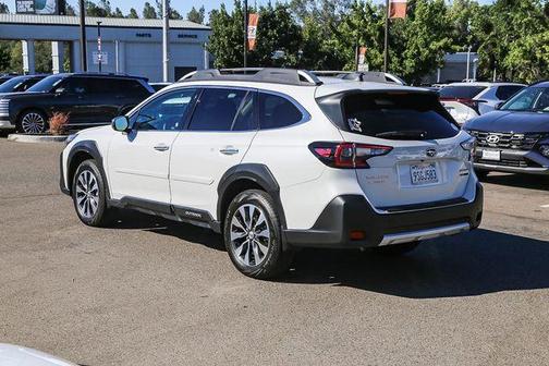 Crystal White Pearl 2025 Subaru Outback Touring XT