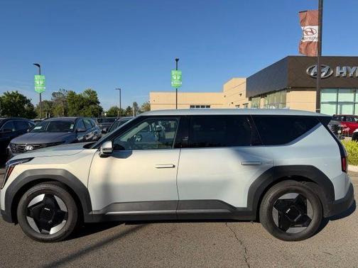 Ivory Silver 2024 Kia EV9 Light Long Range