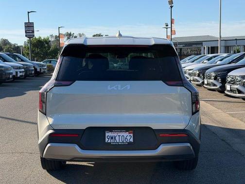 Ivory Silver 2024 Kia EV9 Light Long Range