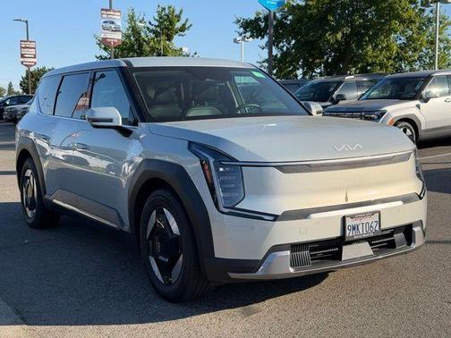 Ivory Silver 2024 Kia EV9 Light Long Range