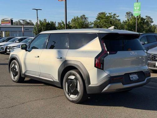 Ivory Silver 2024 Kia EV9 Light Long Range