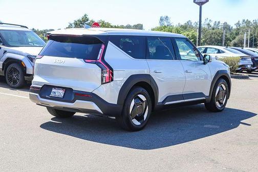 Ivory Silver 2024 Kia EV9 Light Long Range