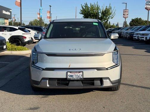 Ivory Silver 2024 Kia EV9 Light Long Range