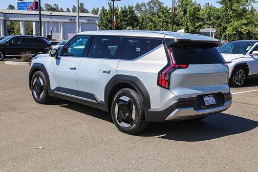 Ivory Silver 2024 Kia EV9 Light Long Range