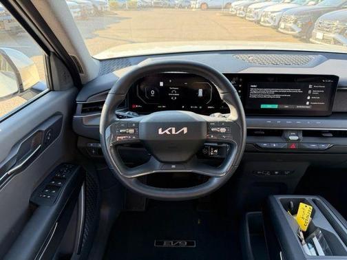 Ivory Silver 2024 Kia EV9 Light Long Range
