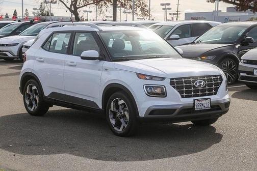 2025 Hyundai VENUE SEL