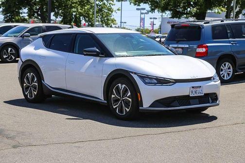 Snow White Pearl 2024 Kia EV6 Light
