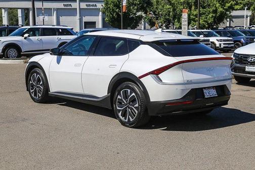 Snow White Pearl 2024 Kia EV6 Light
