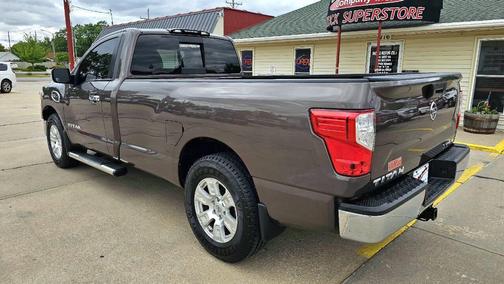 2017 Nissan Titan SV
