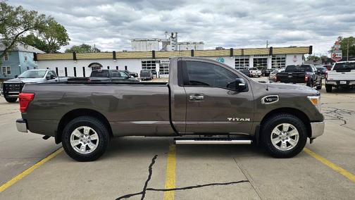 2017 Nissan Titan SV