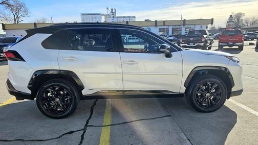 2024 Toyota RAV4 Hybrid SE