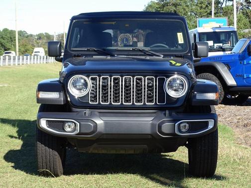 2024 Jeep Wrangler 4-Door Sahara 4x4