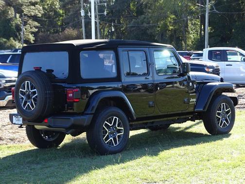 2024 Jeep Wrangler 4-Door Sahara 4x4