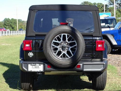 2024 Jeep Wrangler 4-Door Sahara 4x4