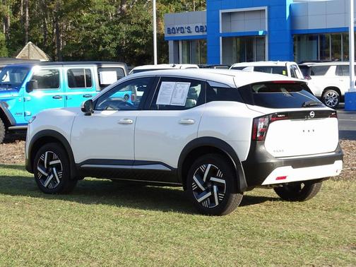 2025 Nissan Kicks SV