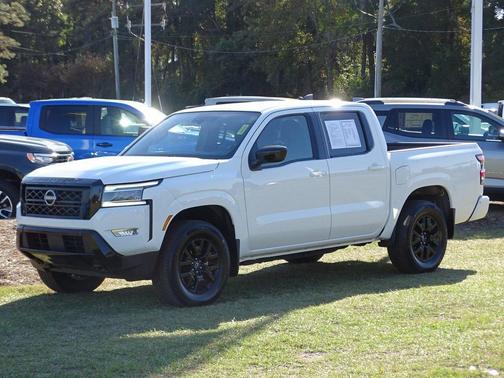 2023 Nissan Frontier SV