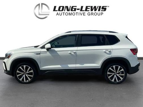 Pure White 2024 Volkswagen Taos 1.5T SE