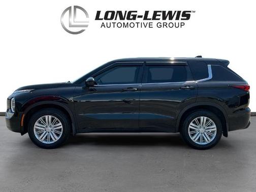 Labrador Black Pearl 2023 Mitsubishi Outlander ES