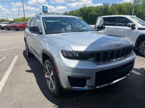 Silver Zynith 2023 Jeep Grand Cherokee LIMITED