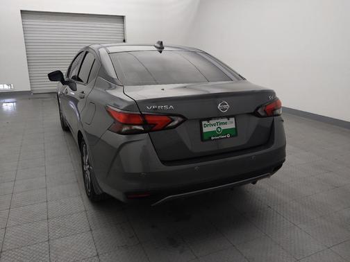 Gun Metallic 2021 Nissan Versa 1.6 SV