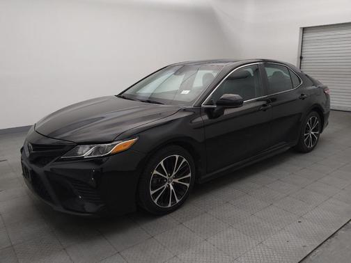 Midnight Black Metallic 2020 Toyota Camry SE