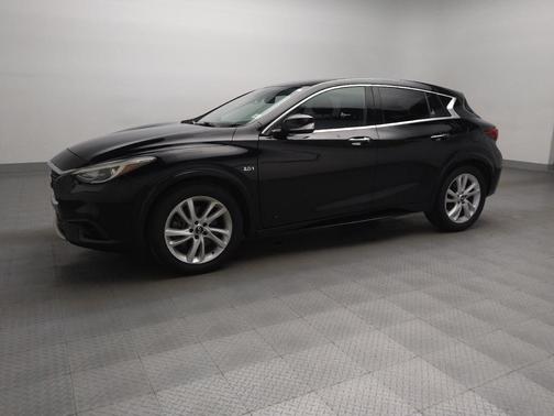 2017 INFINITI QX30 