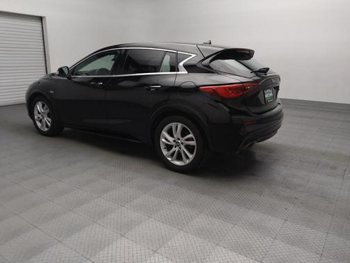 2017 INFINITI QX30 