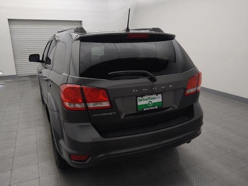 Granite Pearlcoat 2019 Dodge Journey SE