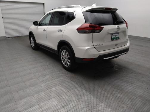 White 2019 Nissan Rogue SV