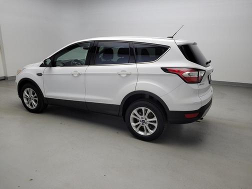 Photo 3 of 32 of 2017 Ford Escape SE