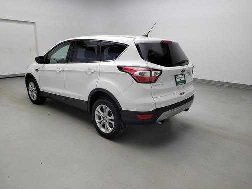 Photo 5 of 32 of 2017 Ford Escape SE
