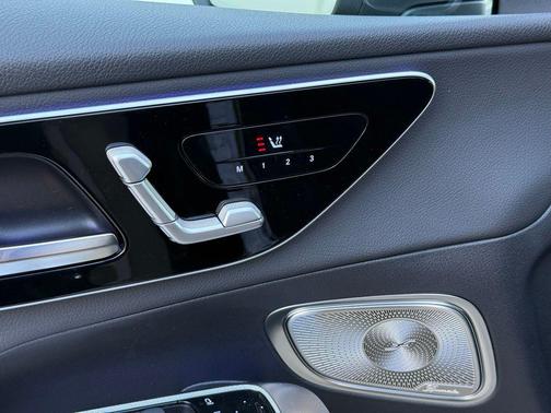 Graphite Grey Metallic 2026 Mercedes-Benz GLC 300 Base