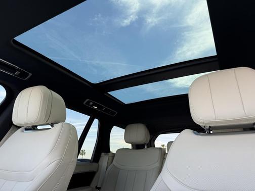 2025 Land Rover Range Rover P530 SE