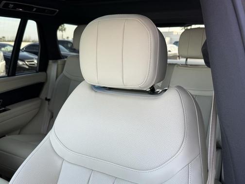 2025 Land Rover Range Rover P530 SE