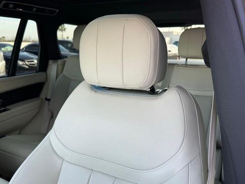 2025 Land Rover Range Rover P530 SE