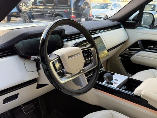 2025 Land Rover Range Rover P530 SE