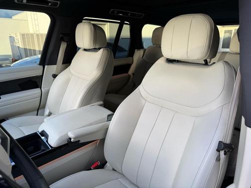 2025 Land Rover Range Rover P530 SE