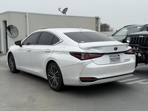 2024 Lexus ES 300h Base