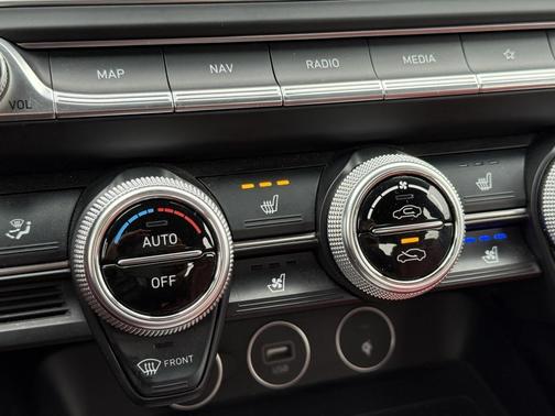 2023 Genesis G70 2.0T RWD