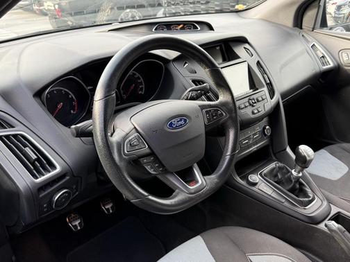 2017 Ford Focus ST 