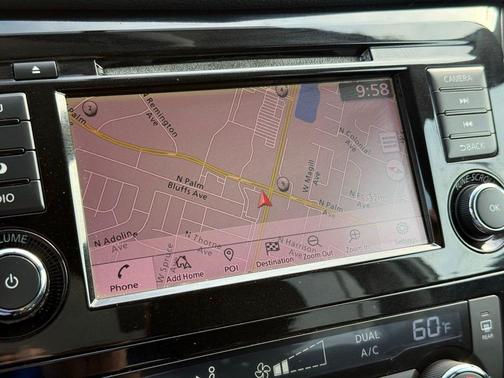 Pearl White 2018 Nissan Rogue SV