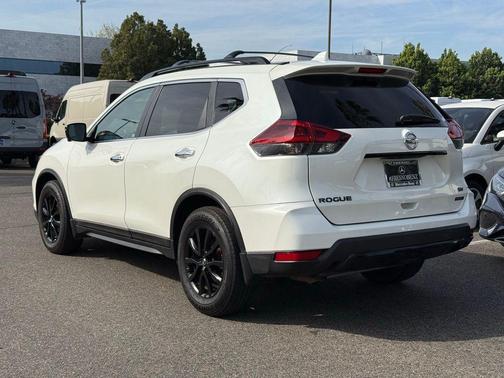 Pearl White 2018 Nissan Rogue SV